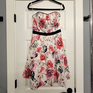 White House Black Market Strapless Floral Black Trim Sweetheart Neckline Dress